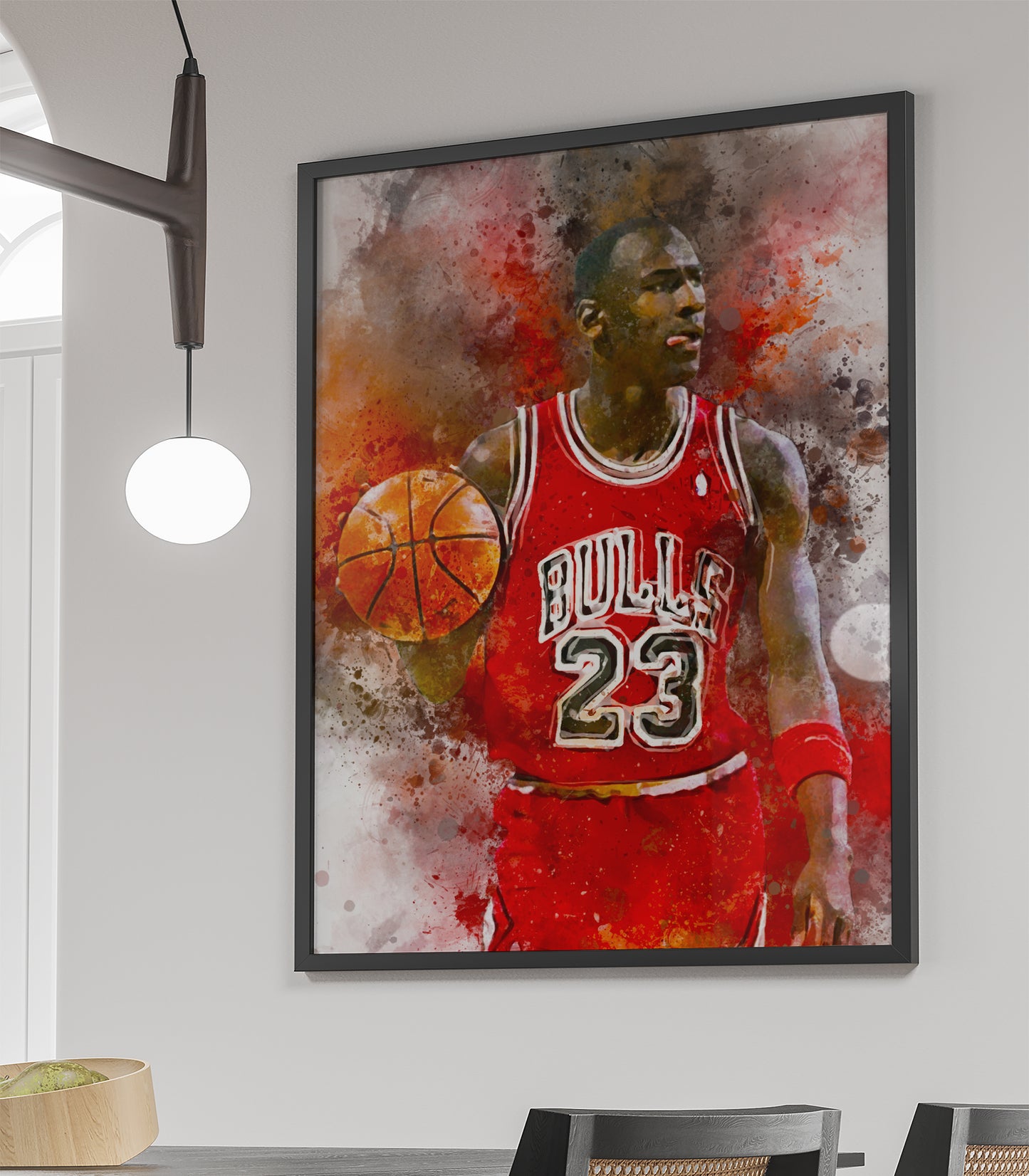 Michael Jordan poster in Chicago Bulls tenue. Basketbal poster beschikbaar als losse poster, ingelijste poster, canvas schilderij en dibond. In donkergrijze of witte achtergrondkleur.