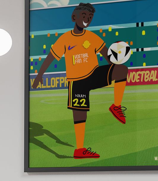 Cartoon poster van een voetballer die de winnende goal maakt, gepersonaliseerd met voornaam en rugnummer op de voetbalbroek en volledige naam op het scorebord.